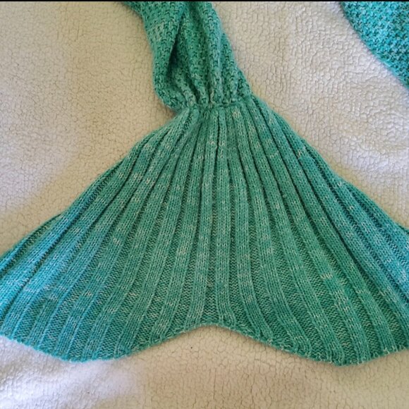 Handmade High Density Crochet Mermaid Tail Blanket - Picture 5 of 16